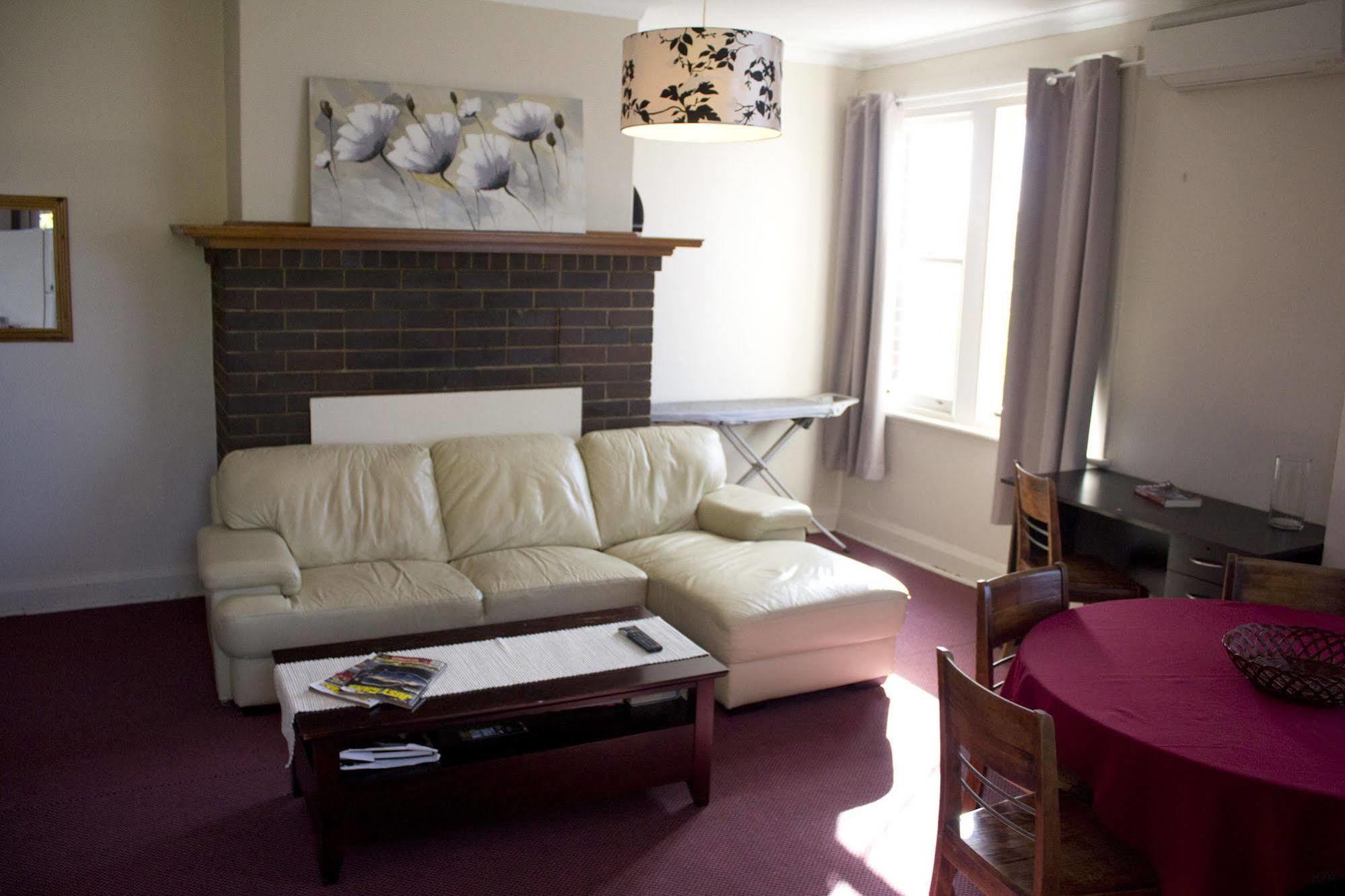 Court House Hotel Boorowa Kültér fotó